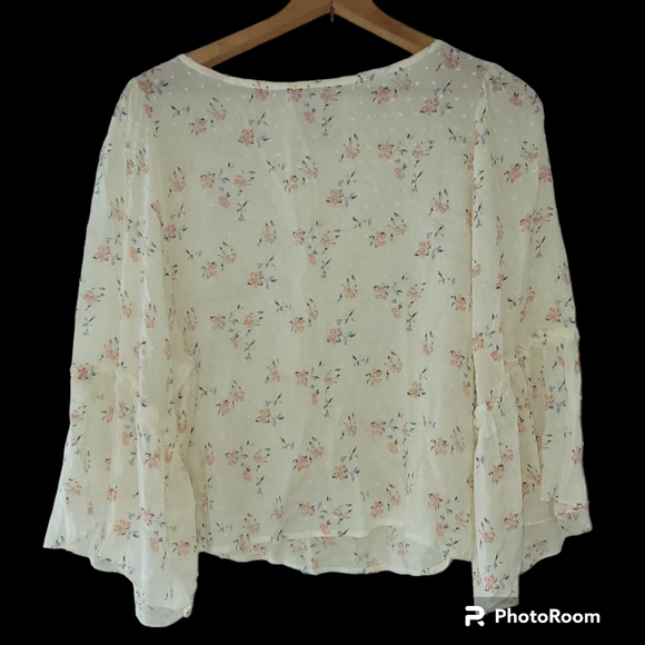 Renee C Cream Floral Flair Sleeve Blouse, Size Large - Picture 1 of 5